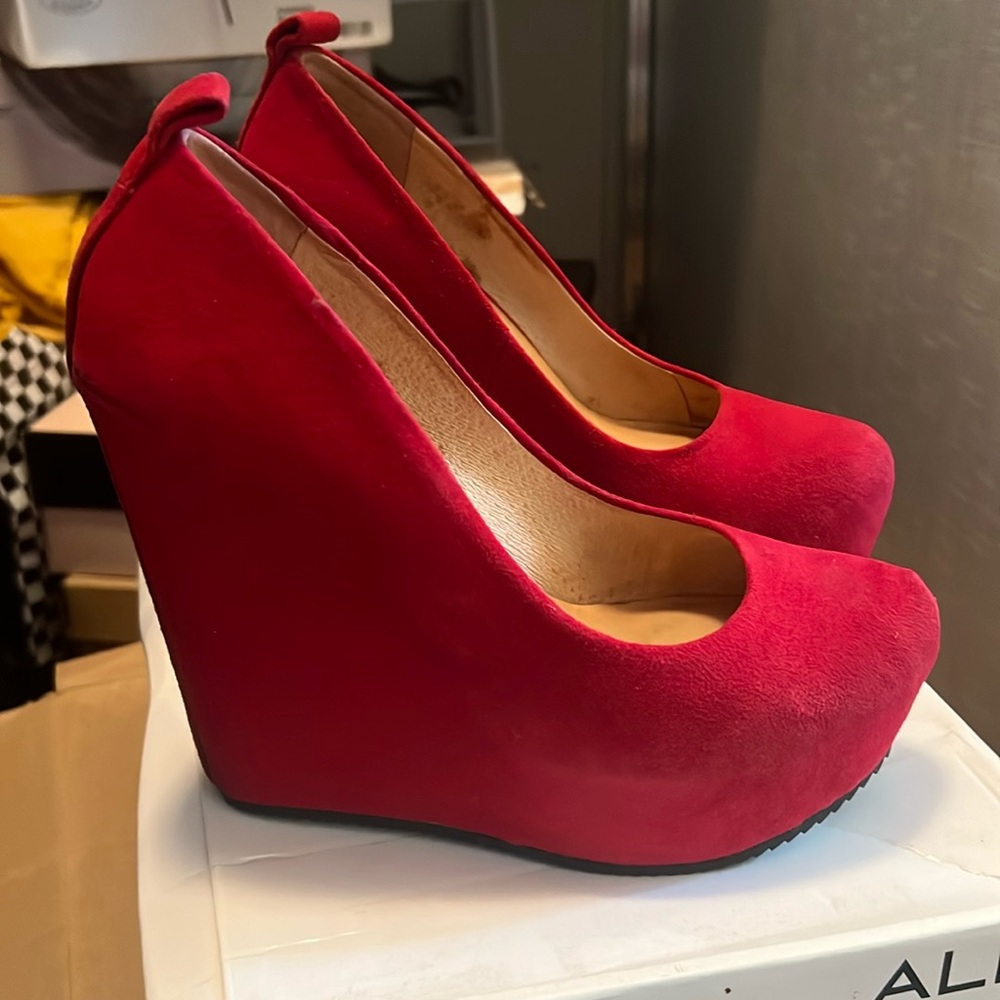 Aldo red wedges